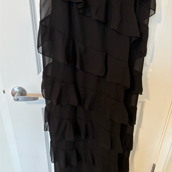BOOHOO BLACK RUFFLE DRESS W SLIT - Picture 7 of 10